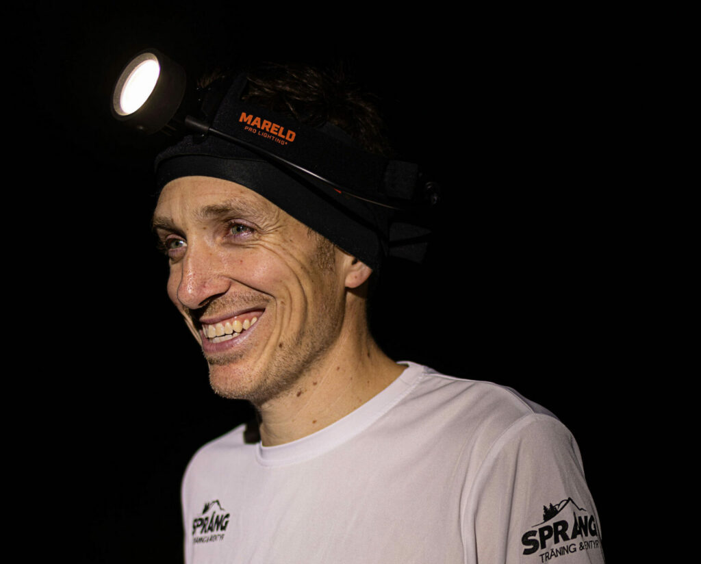 Traillöparen Joel Språng om säker löpning i mörkret med rätt reflexer - intervju med Smart in the dark