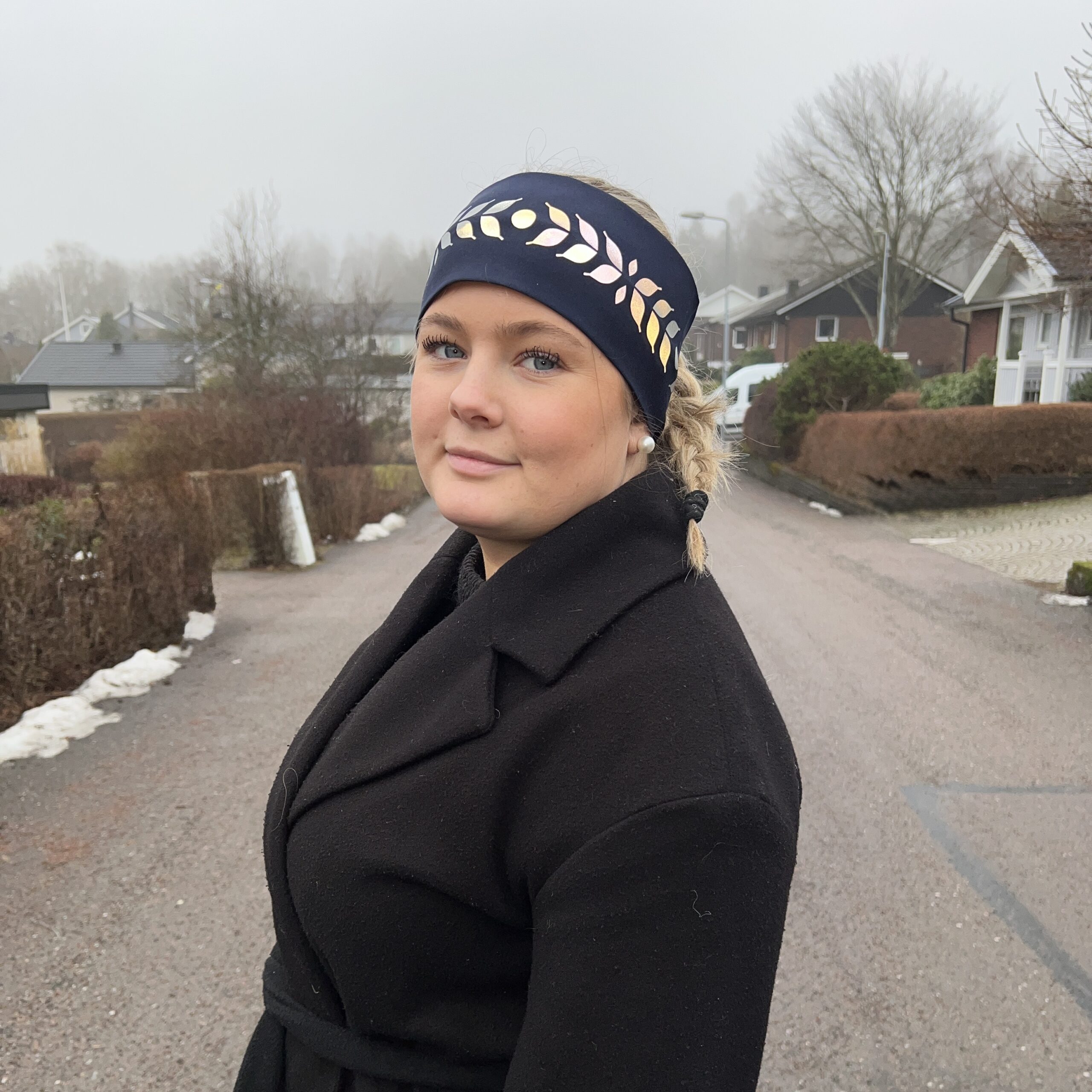 Snyggt reflexpannband i bomull, marinblå med mönster Havre - Smart in the dark